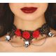 Gargantilla con calaveras y rosas