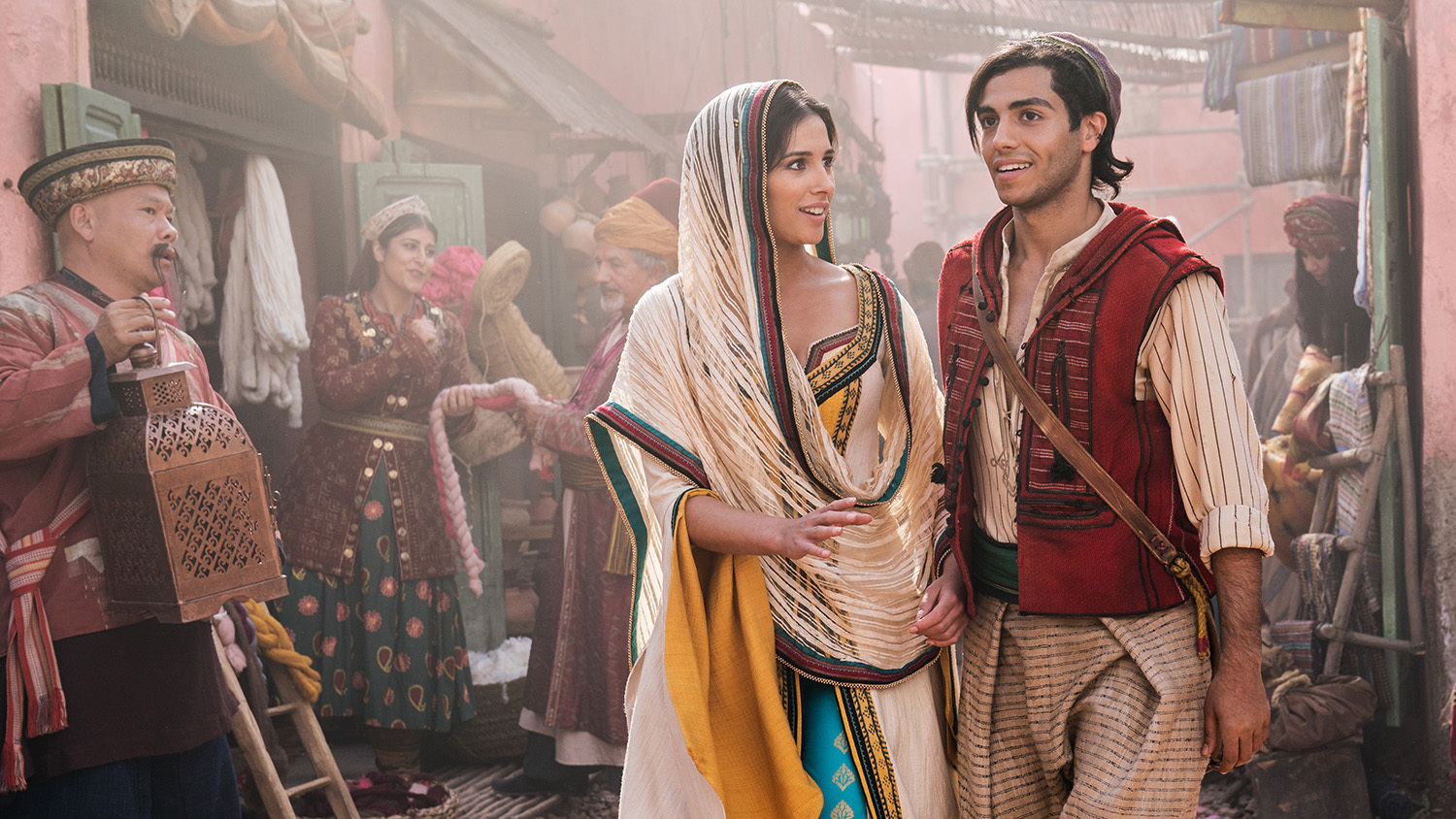Naomi Scott as Jasmine and Mena Massoud as Aladdin in Disney’s live-action adaptation of ALADDIN, directed by Guy Ritchie.
